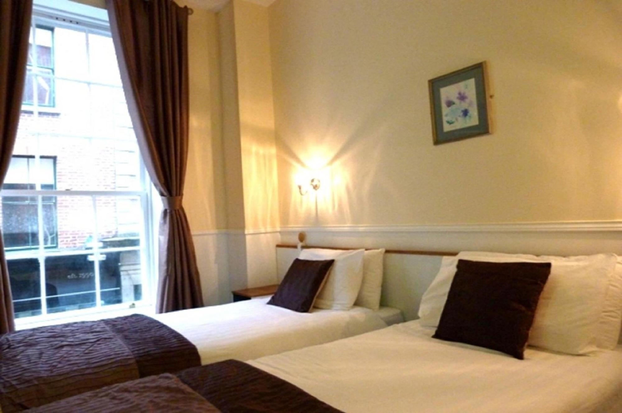 Temple Bar Townhouse Hotel - Dublin — Photos 2